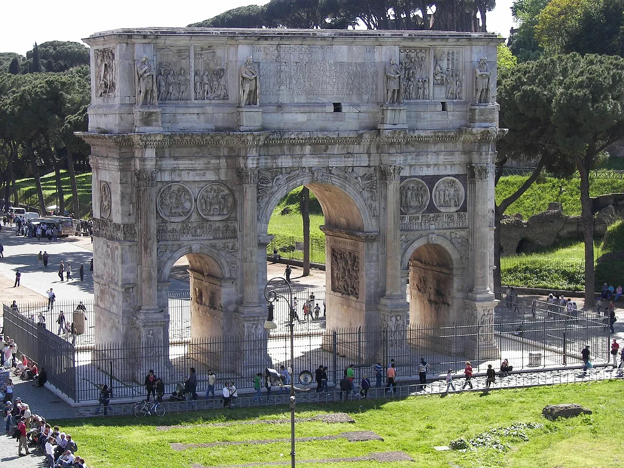 Arco di Costantino a Roma, eretto nel 315 d.C.