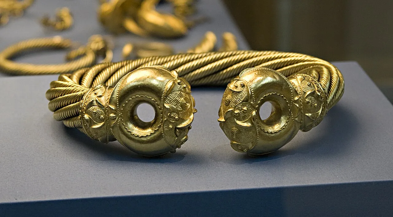 Grande torque d'oro di Snettisham, tesoro degli Iceni, British Museum