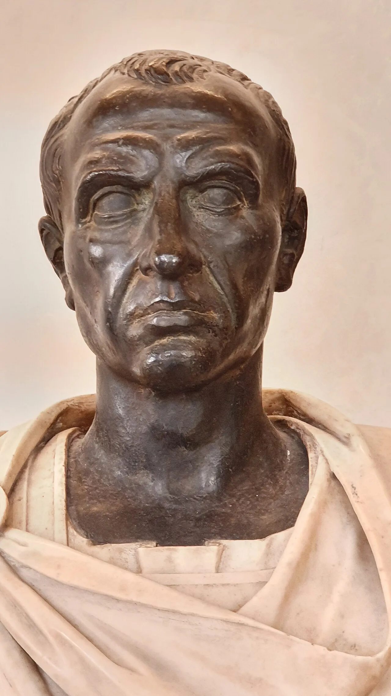 Busto di Gaio Giulio Cesare — Galleria degli Uffizi, Firenze