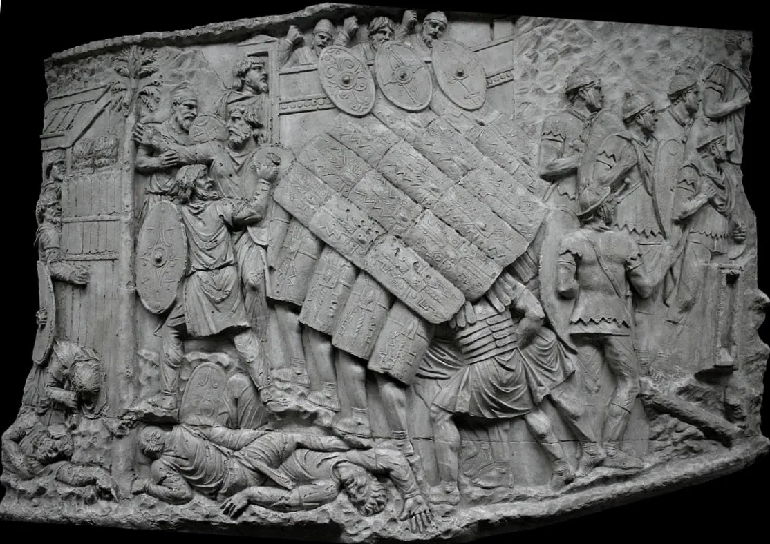 Formazione testudo (testuggine) — Colonna Traiana, Roma