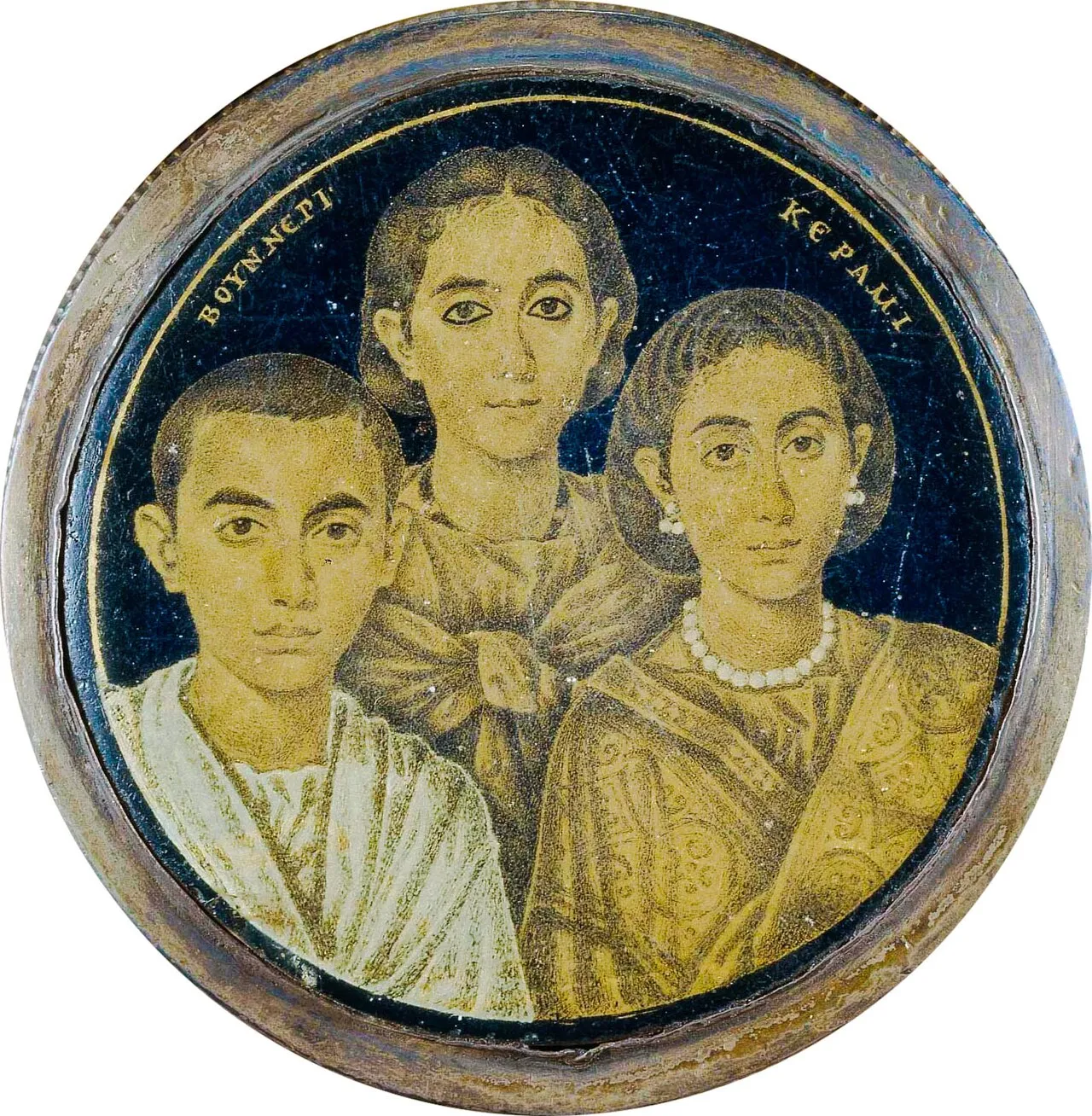 Medaglione in vetro dorato di Galla Placidia coi figli Valentiniano III e Onoria — Brescia, V secolo d.C.