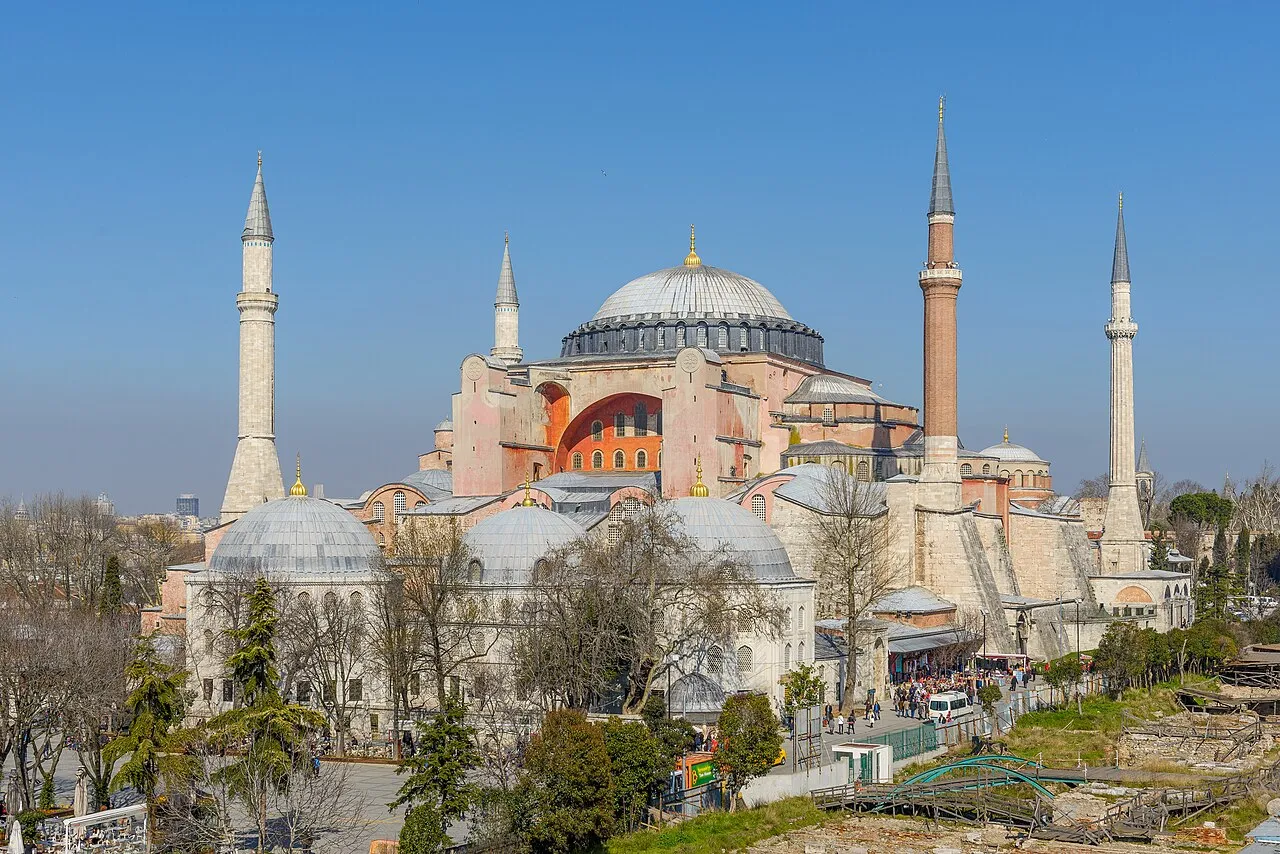Santa Sofia (Hagia Sophia), Istanbul — basilica di Giustiniano, 537 d.C.