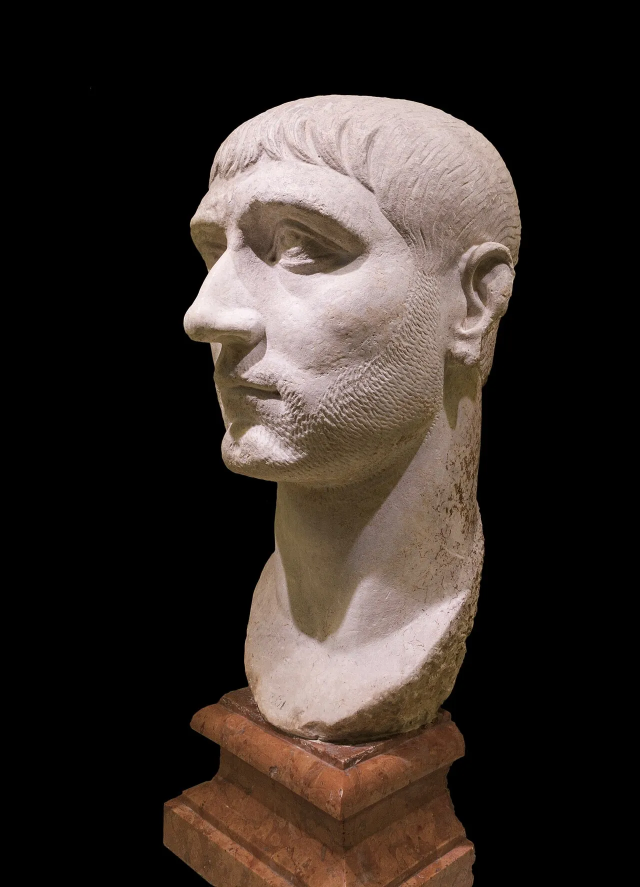 Testa marmorea di Massenzio