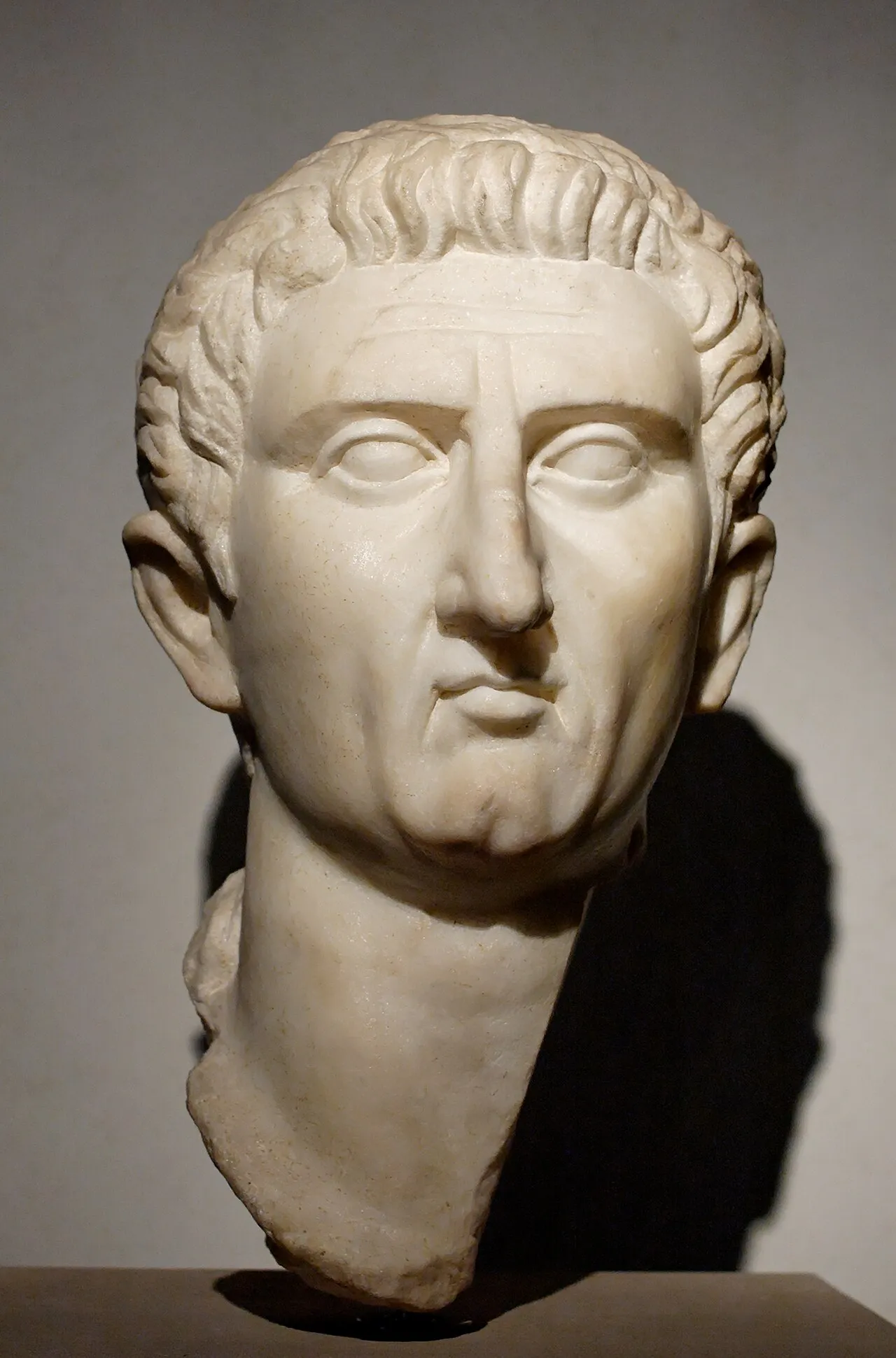 Busto marmoreo dell'imperatore Nerva