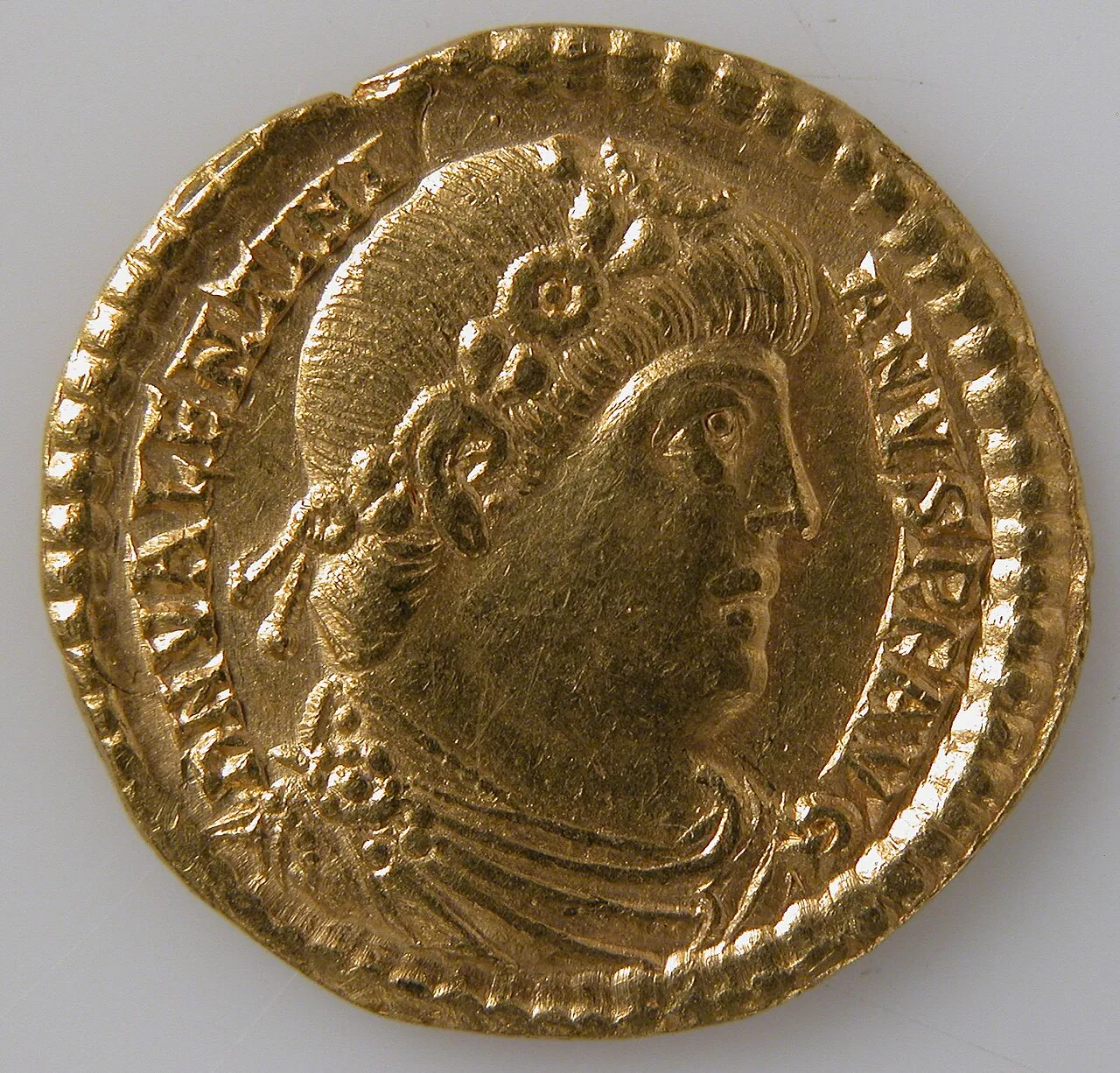 Solidus aureo di Valentiniano I — Metropolitan Museum