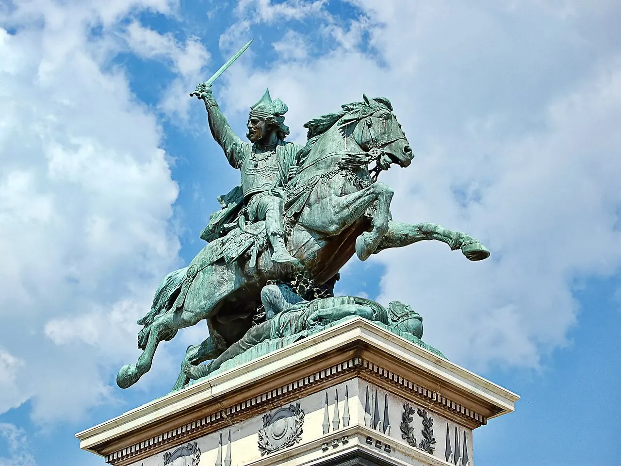 Statua equestre di Vercingetorige di Bartholdi, Place de Jaude, Clermont-Ferrand