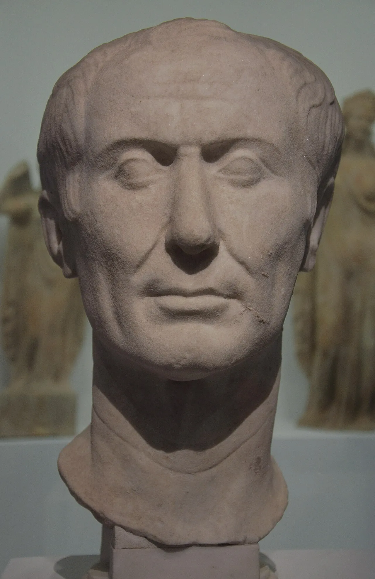 Ritratto Tuscolano di Giulio Cesare, busto in marmo scolpito in vita, 45-43 a.C., Museo di Antichità di Torino