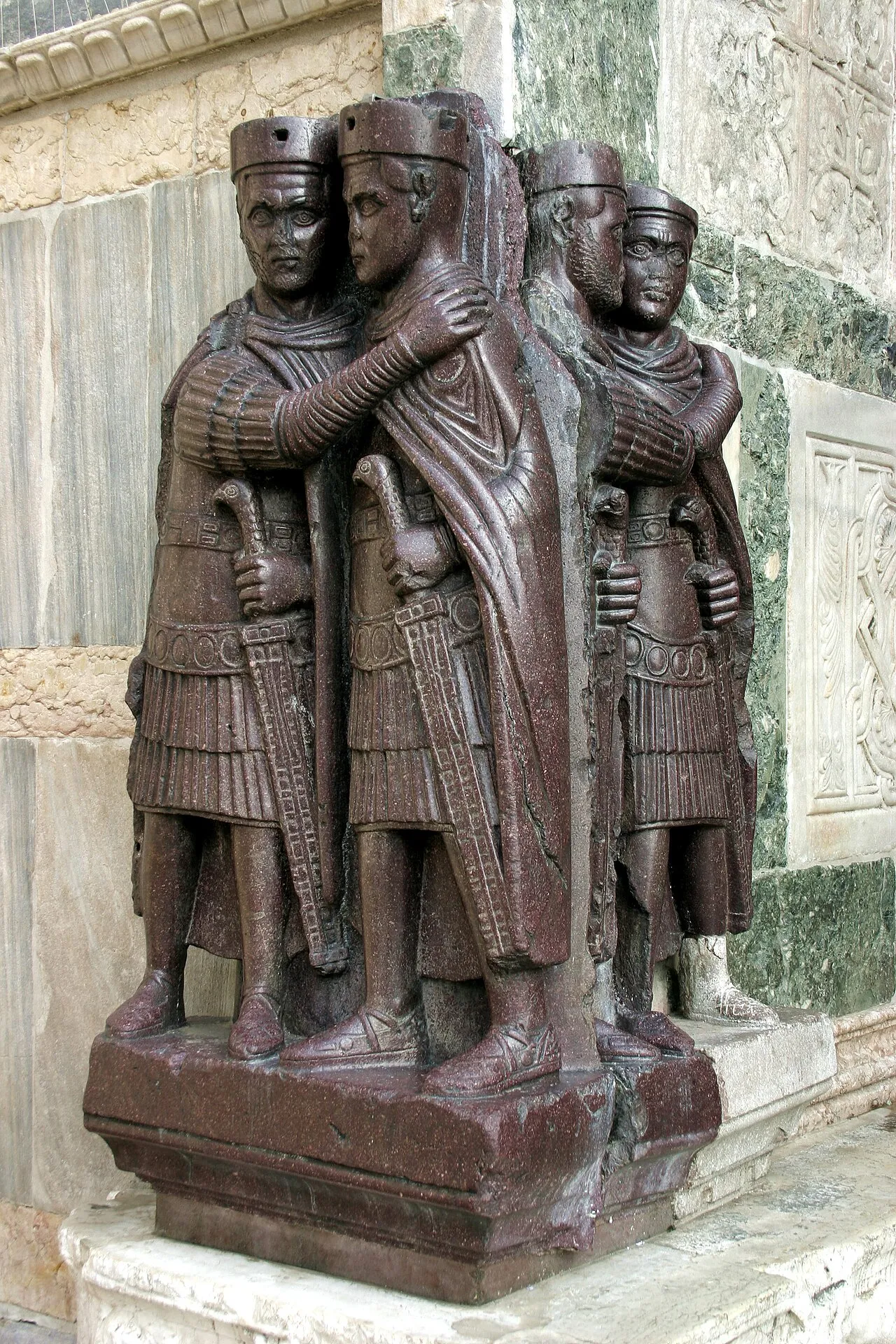 Ritratto dei Quattro Tetrarchi — gruppo porfireo, Venezia, San Marco