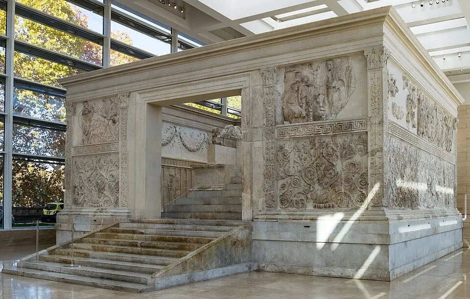 Rilievo dell'Ara Pacis Augustae — processione della famiglia imperiale