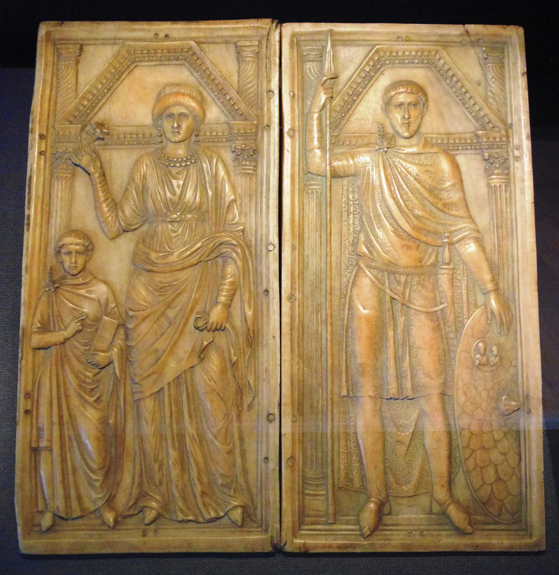 Dittico di Stilicone con Serena ed Eucherio, avorio tardo-antico